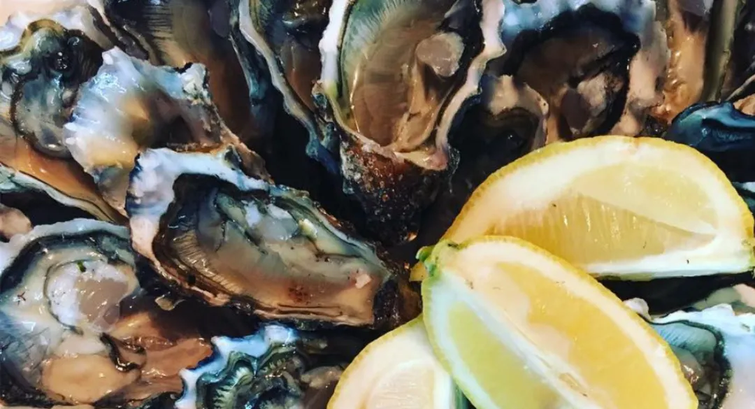 Qu’est-ce qu’on débouche avec des huîtres ?