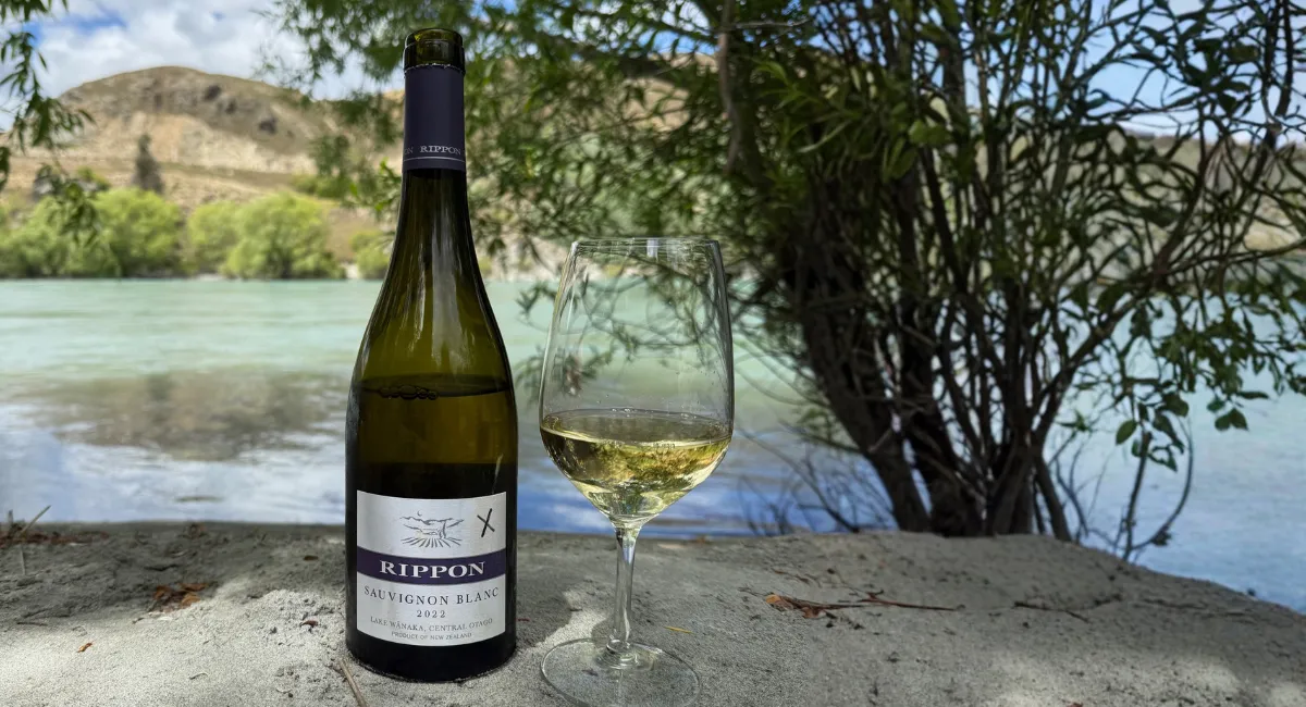 Open Bottle of wine 📸 Leslie Brochot